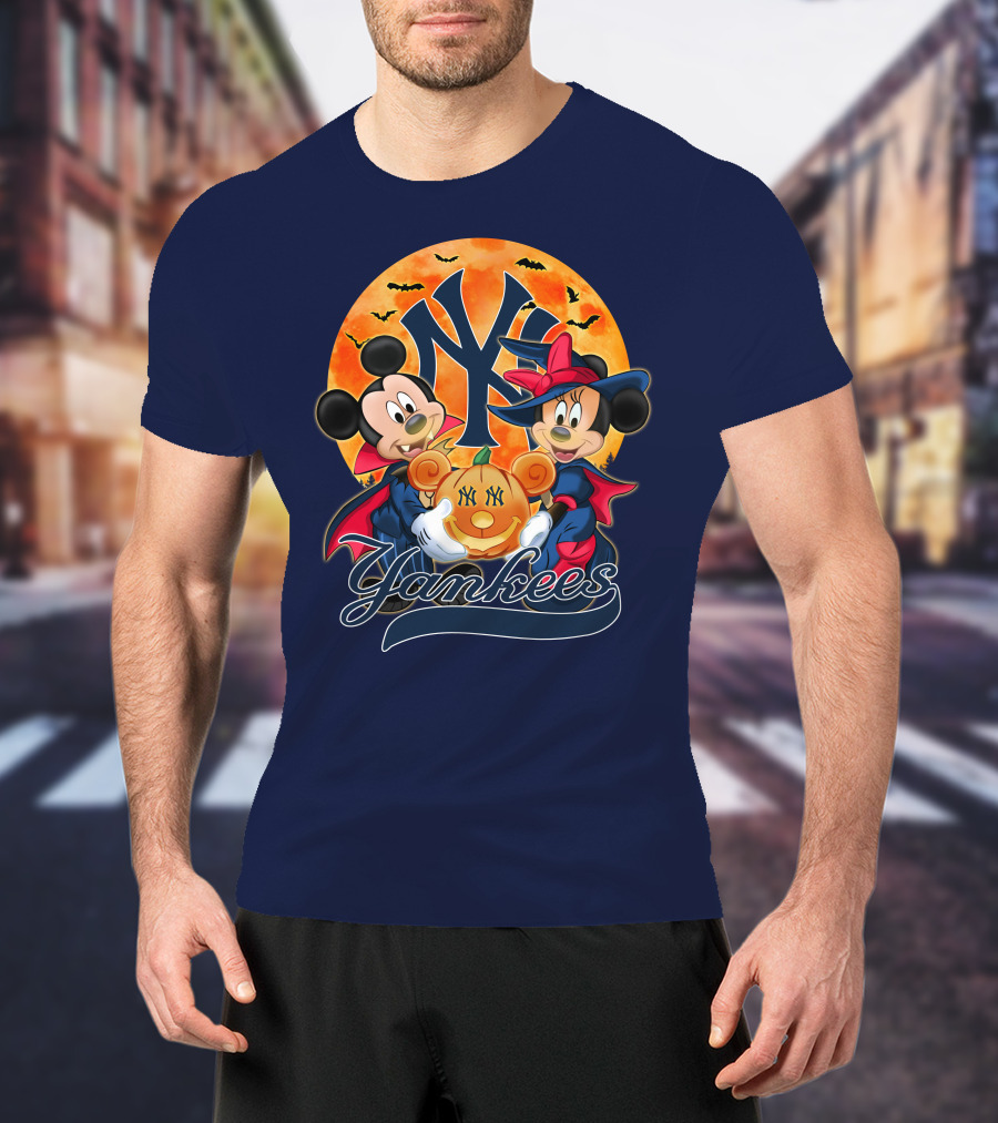 New York Yankees Mickey Mouse Minnie Mouse Halloween Pumpkin Moon Bats T-Shirt