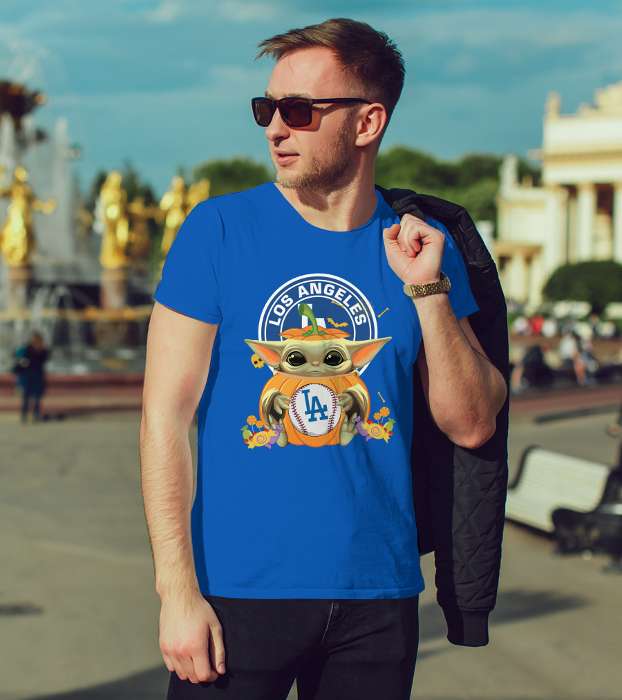 Los Angeles Dodgers Halloween Baby Yoda Hugging Pumpkin T-Shirt