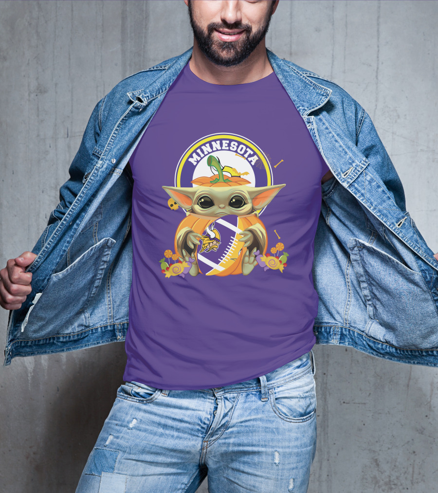 Halloween Pumpkin Baby Yoda Minnesota Vikings Hug T-Shirt