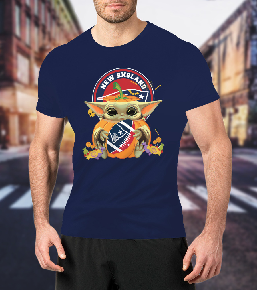 Halloween Pumpkin Baby Yoda Holding New England Patriots Football T-Shirt