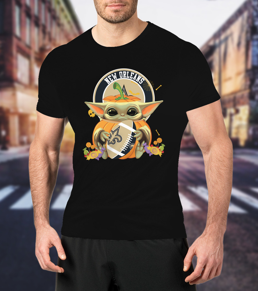 Halloween Pumpkin Baby Yoda Hug New Orleans Saints Football T-Shirt