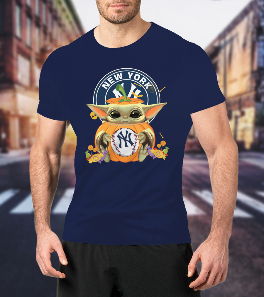 Halloween Pumpkin Baby Yoda Holding New York Yankees Baseball T-Shirt