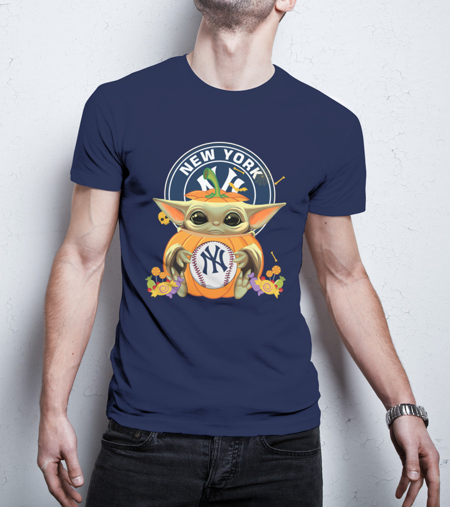Halloween Pumpkin Baby Yoda Holding New York Yankees Baseball T-Shirt