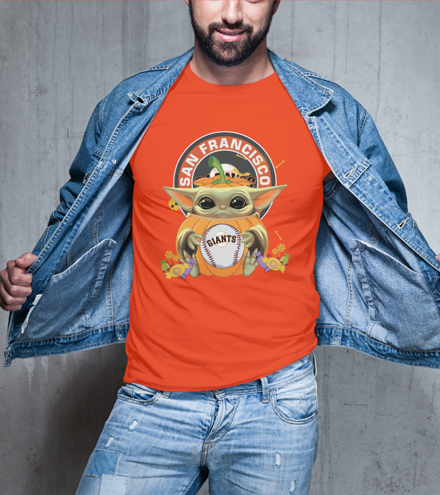 San Francisco Giants Halloween Baby Yoda Pumpkin Hug Baseball T-Shirt