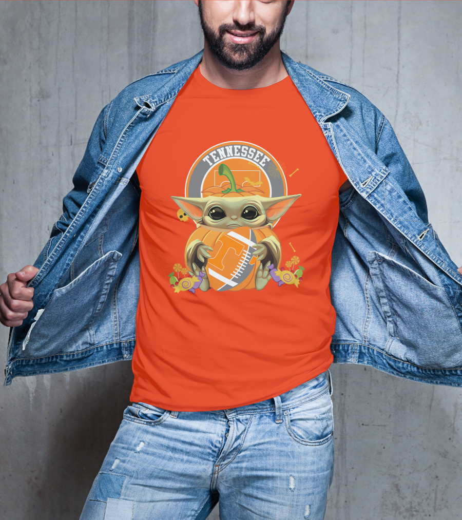 Tennessee Volunteers Halloween Pumpkin Baby Yoda Hug Football T-Shirt