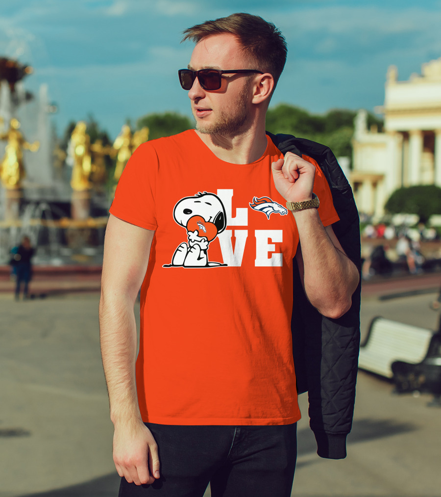 Snoopy Hugging Heart Denver Broncos Love T-Shirt