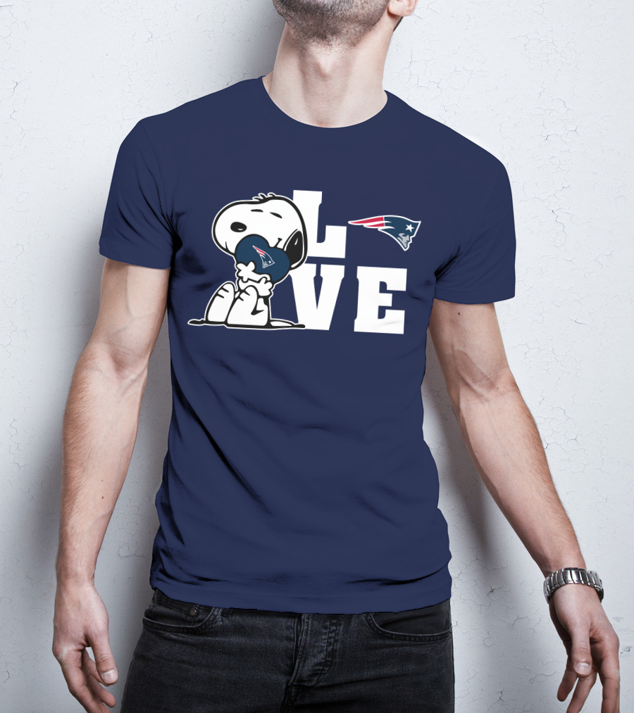Snoopy Hugging New England Patriots Love T-Shirt