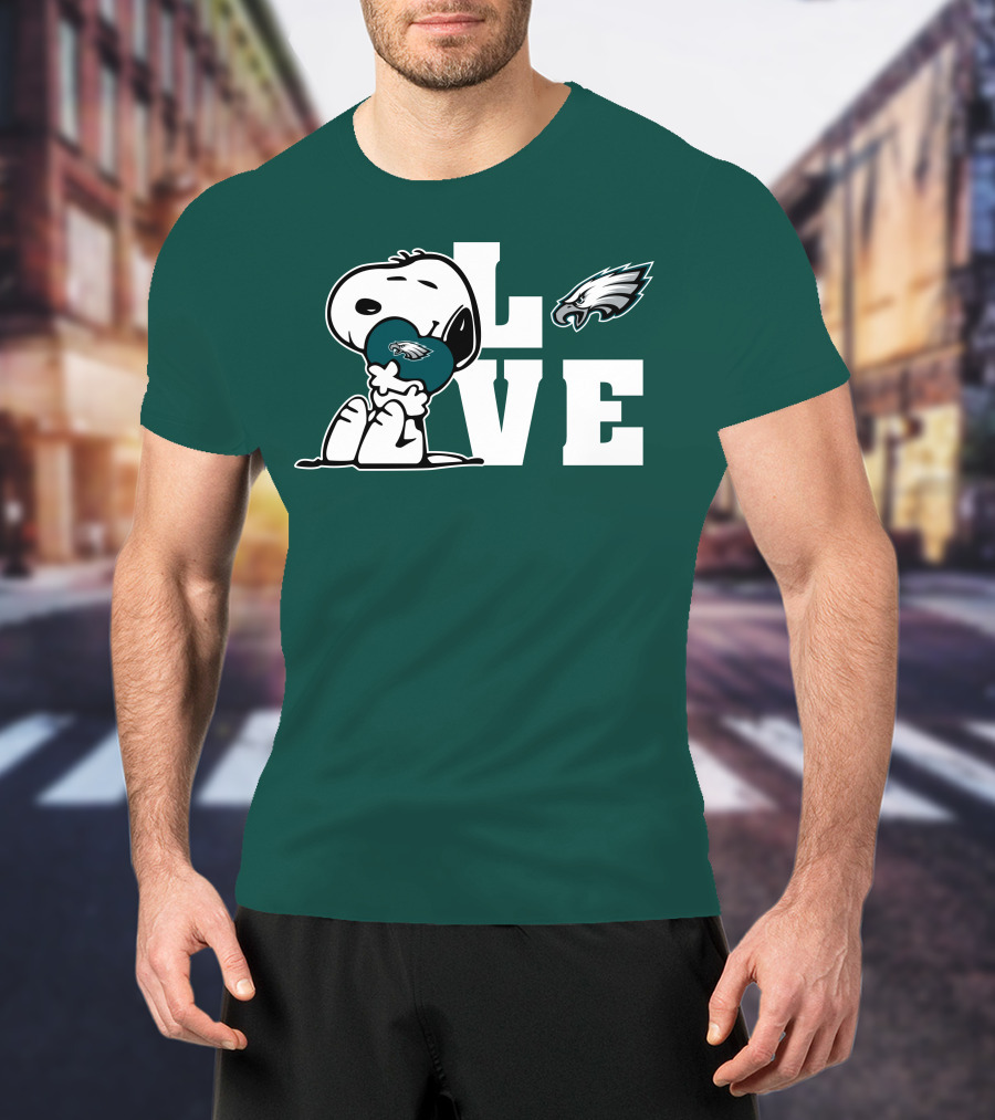 Snoopy Love Philadelphia Eagles Emblem Lve T-Shirt