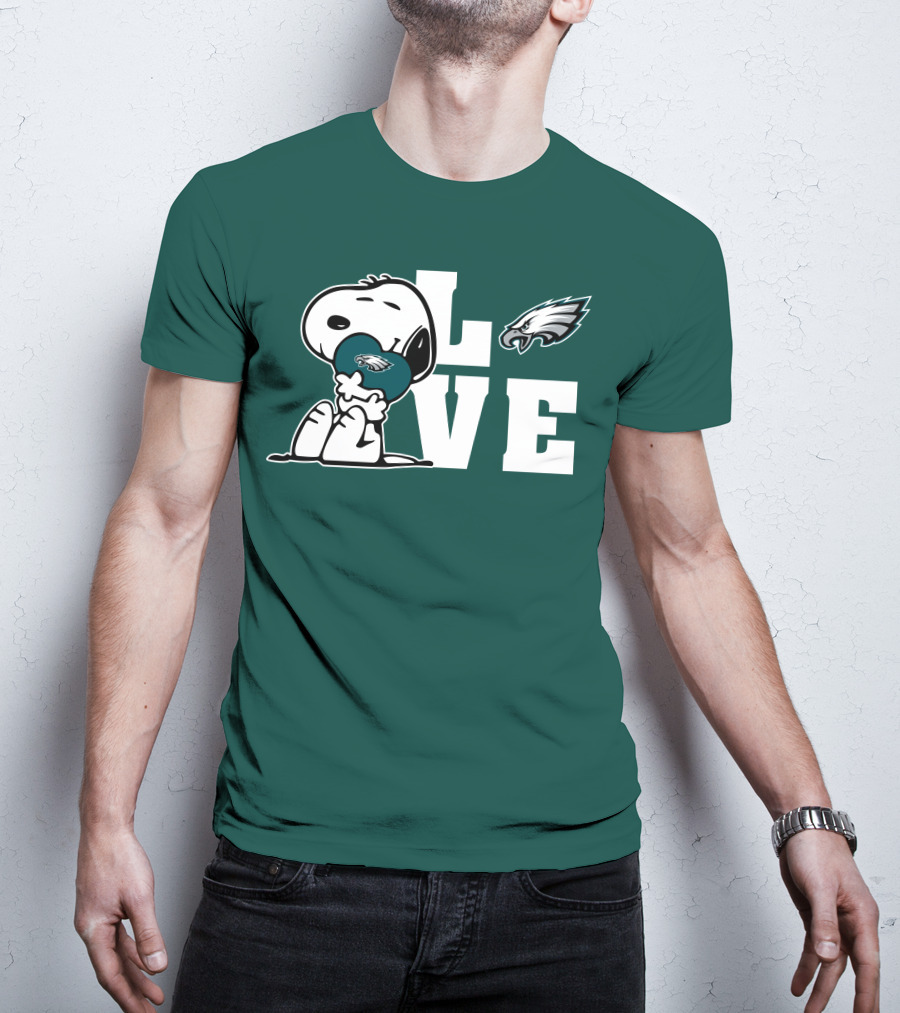 Snoopy Love Philadelphia Eagles Emblem Lve T-Shirt