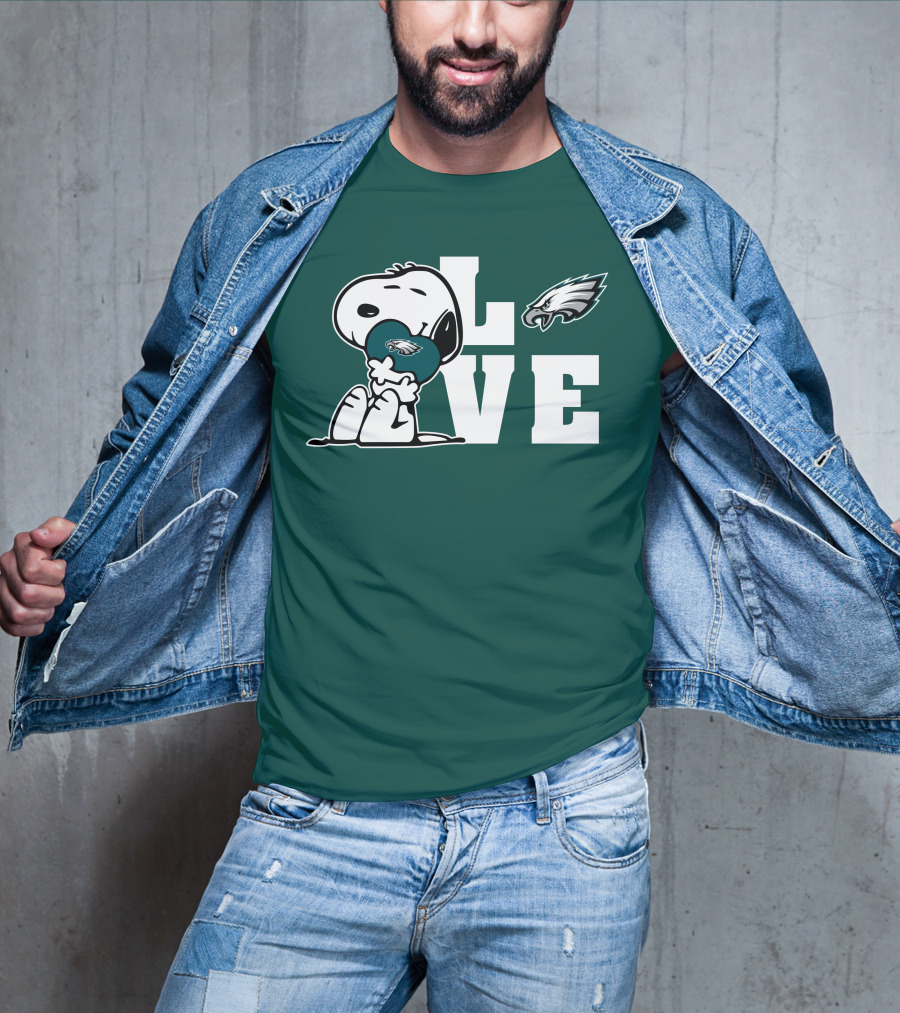 Snoopy Love Philadelphia Eagles Emblem Lve T-Shirt