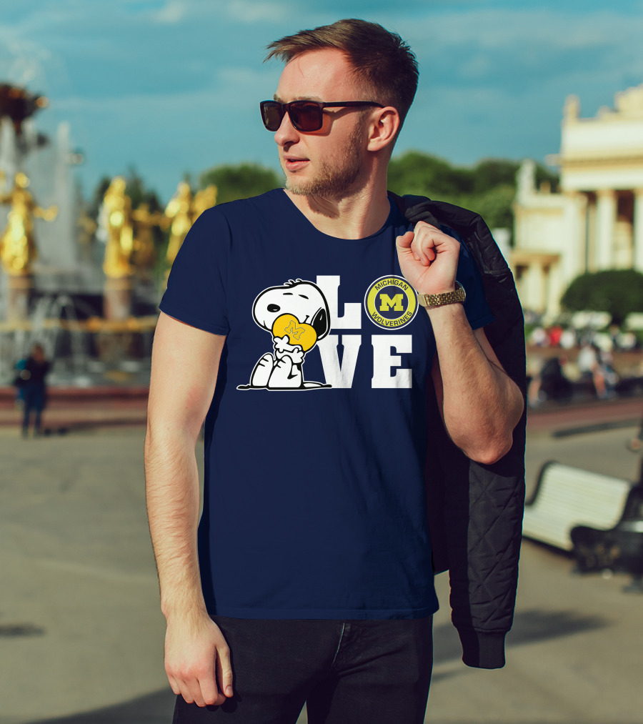 Snoopy Love Michigan Wolverines Peanuts Football T-Shirt