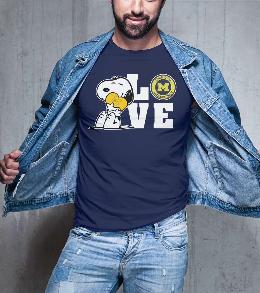 Snoopy Love Michigan Wolverines Peanuts Football T-Shirt