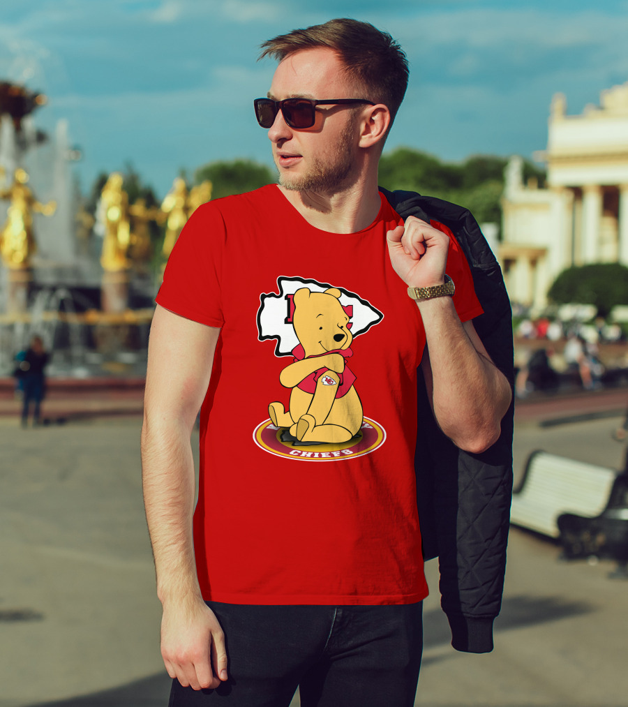Kansas City Chiefs Winnie The Pooh Sitting On T-Shirt