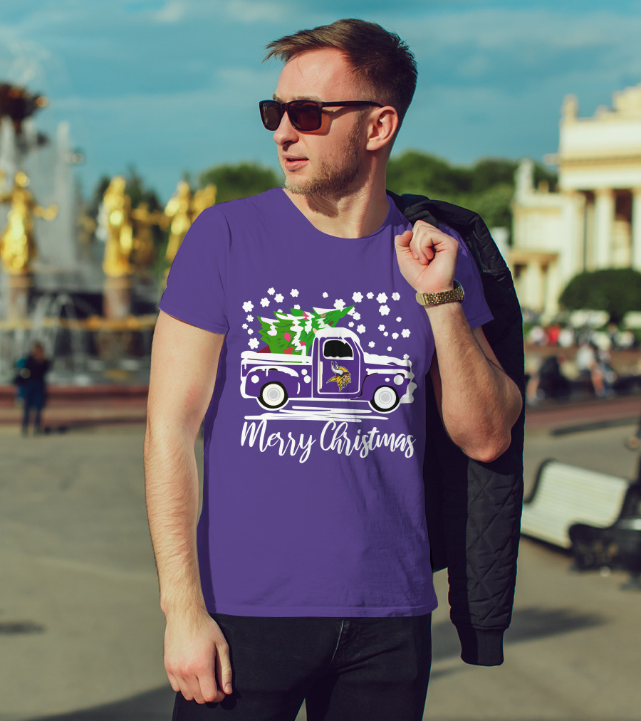 Merry Christmas Minnesota Vikings Vintage Car With Christmas Tree T-Shirt