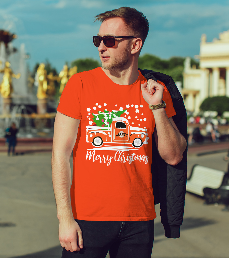 Merry Christmas San Francisco Giants Vintage Car With Snow And Tree T-Shirt