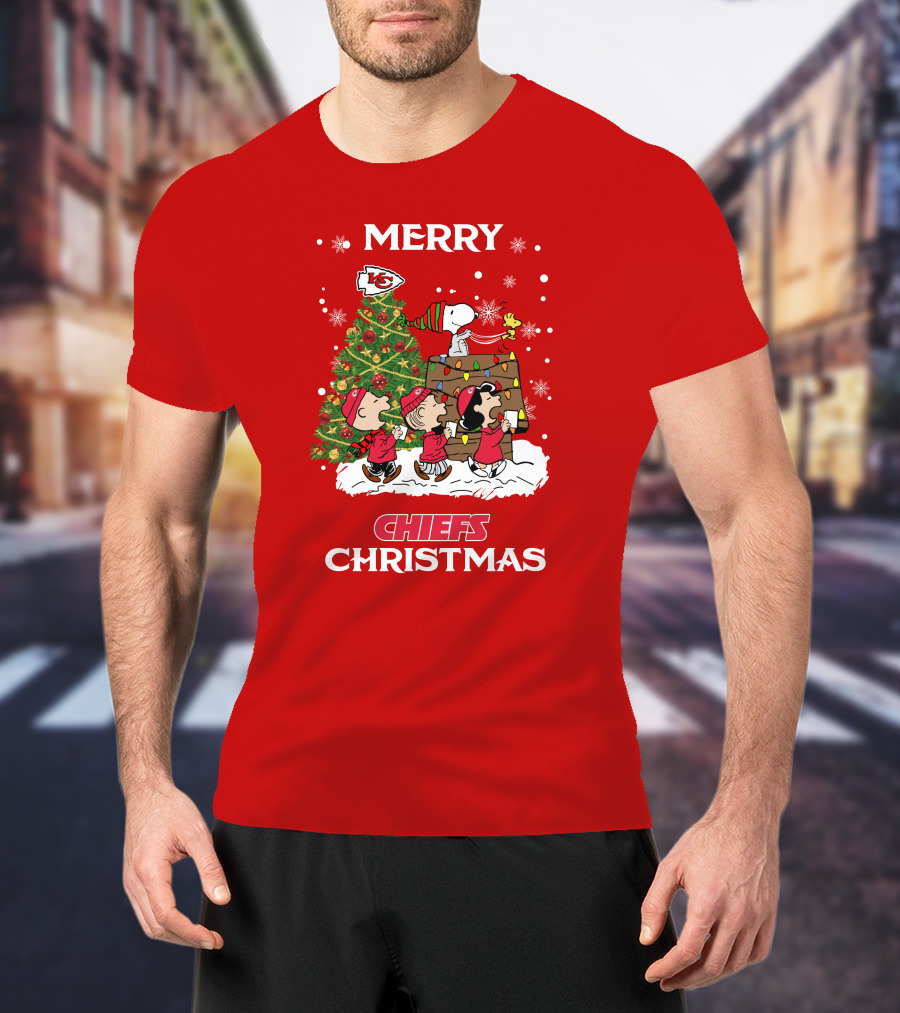 Kansas City Chiefs Merry Christmas Peanuts Tree Celebration T-Shirt