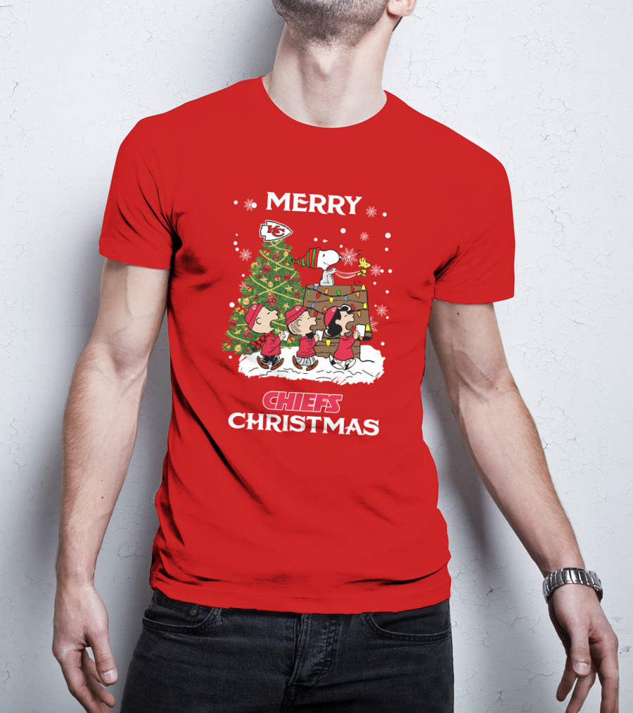 Kansas City Chiefs Merry Christmas Peanuts Tree Celebration T-Shirt