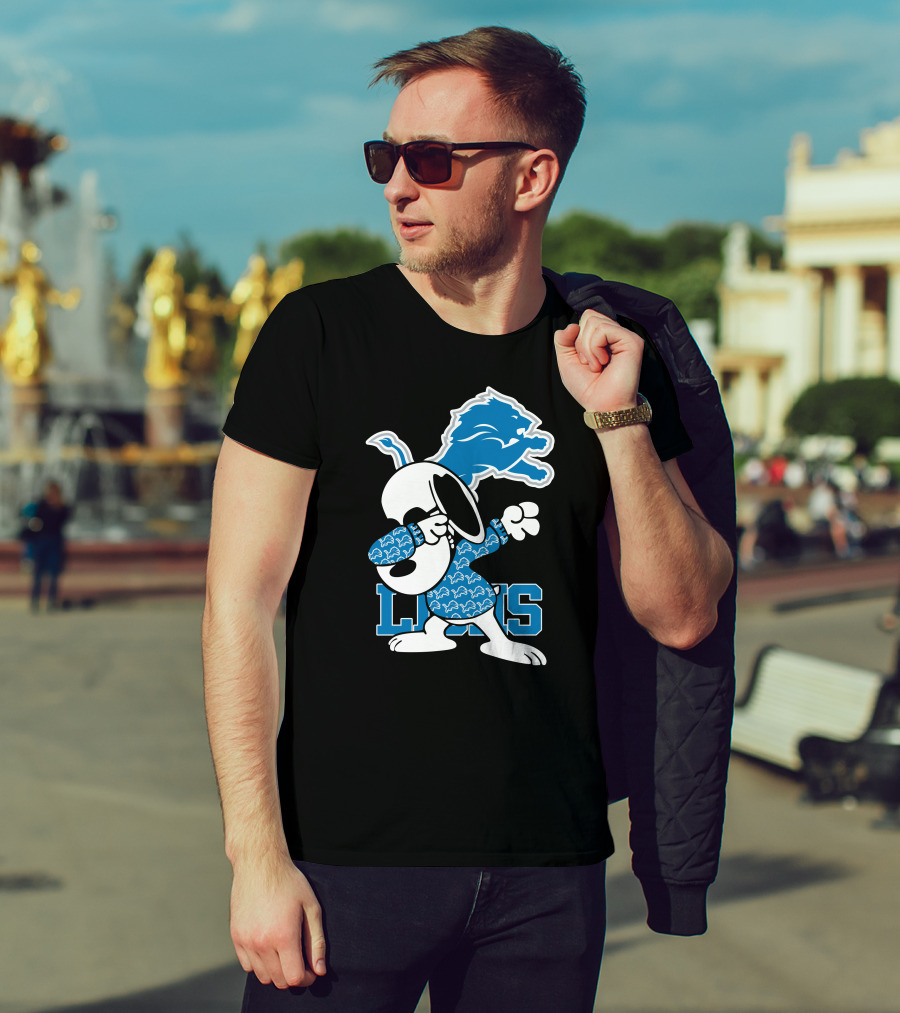 Detroit Lions Snoopy Dabbing Lions Football T-Shirt