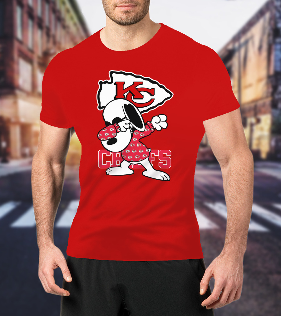 Kansas City Chiefs Snoopy KC Logo Dabbing Chiefs T-Shirt