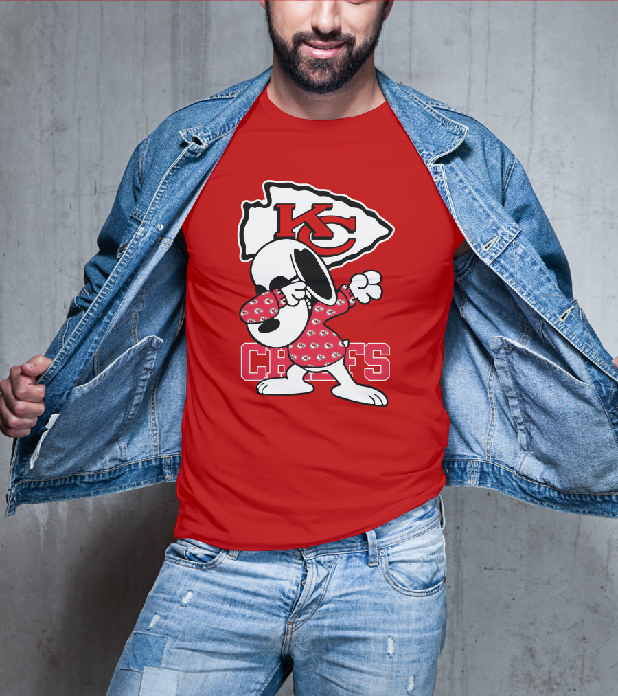Kansas City Chiefs Snoopy KC Logo Dabbing Chiefs T-Shirt