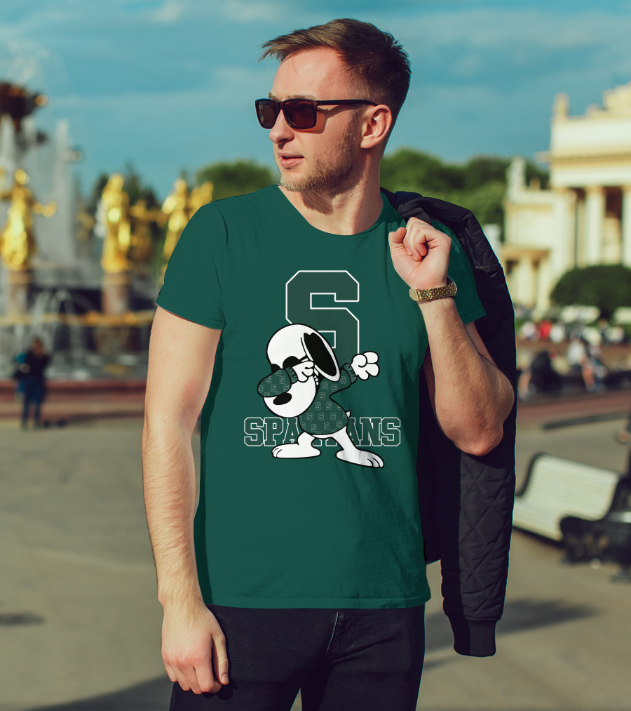Michigan State Spartans Snoopy Dabbing Football Cartoon Peanuts T-Shirt