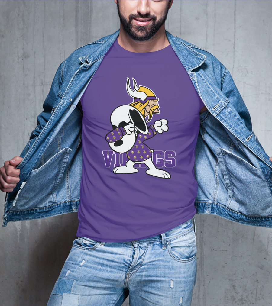 Minnesota Vikings Snoopy Dabbing Peanuts Football Fandom T-Shirt