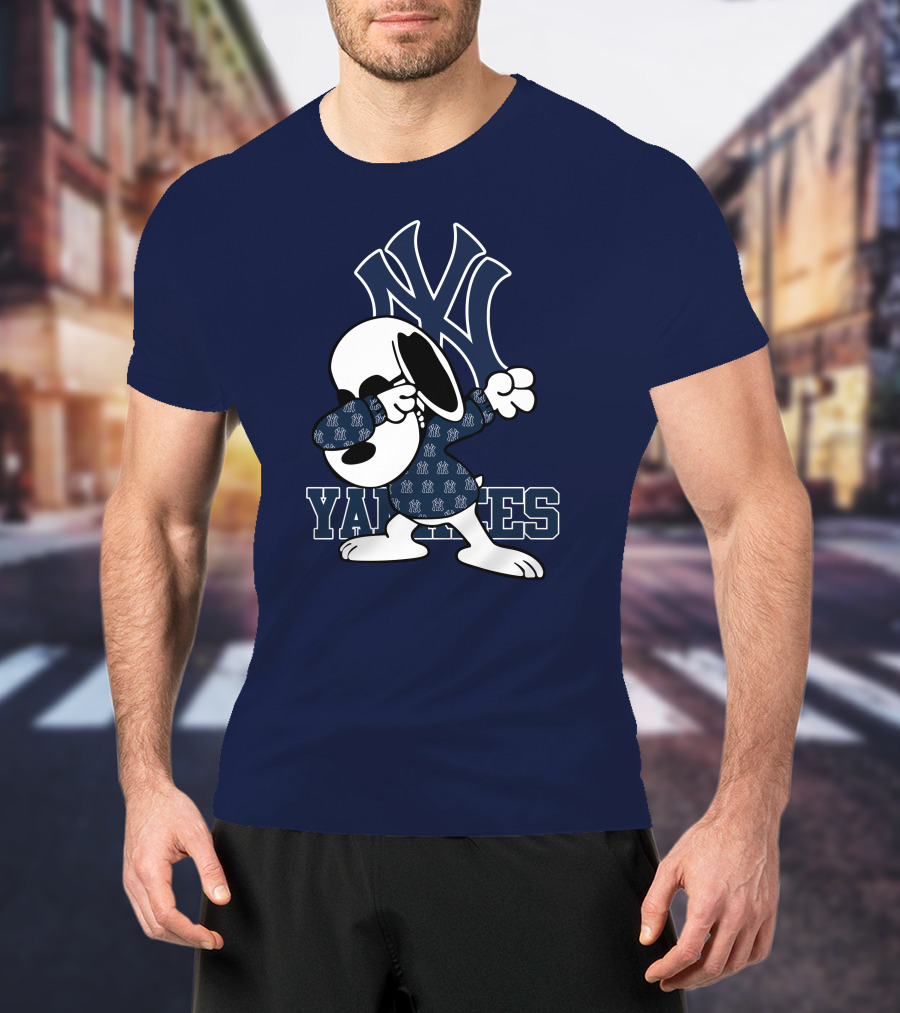 Snoopy Dabbing New York Yankees Logo Yankees T-Shirt