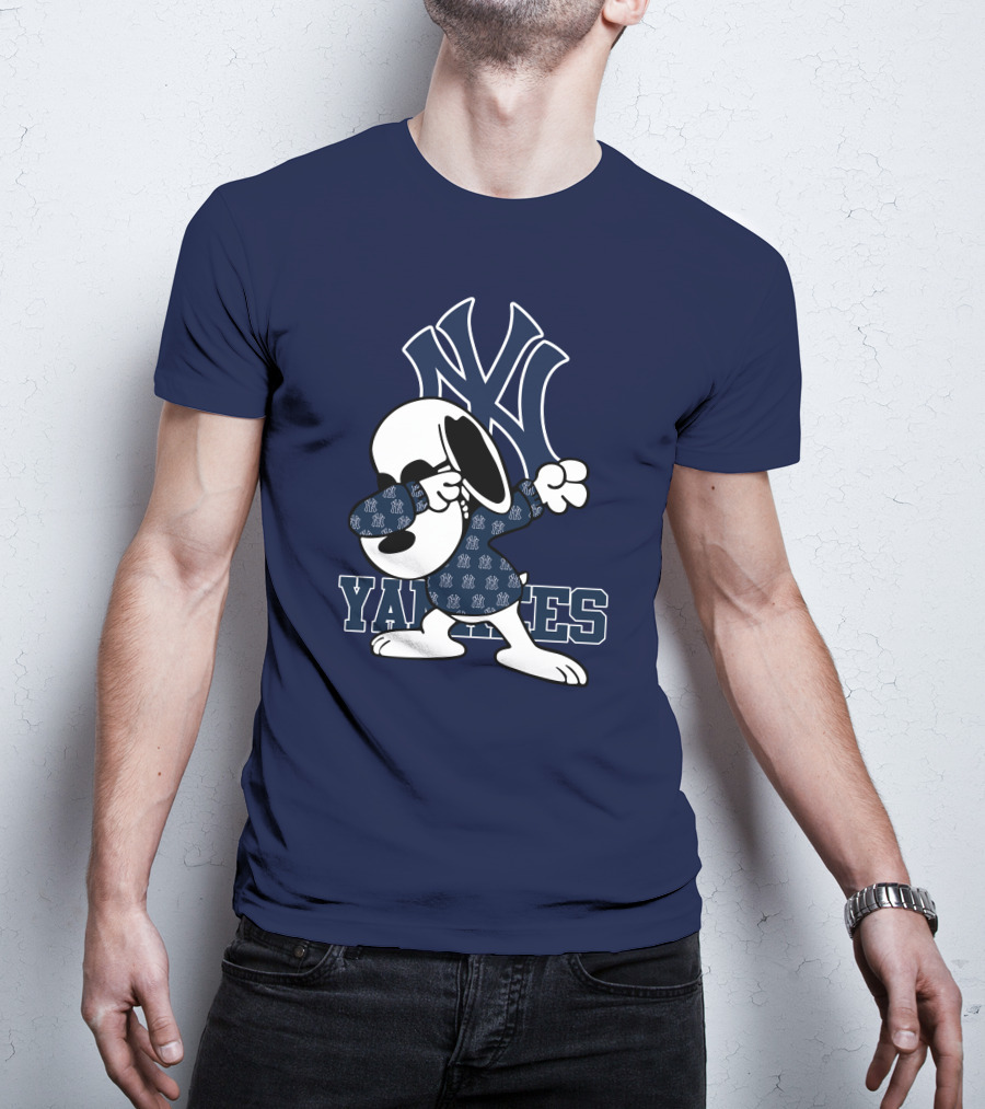 Snoopy Dabbing New York Yankees Logo Yankees T-Shirt