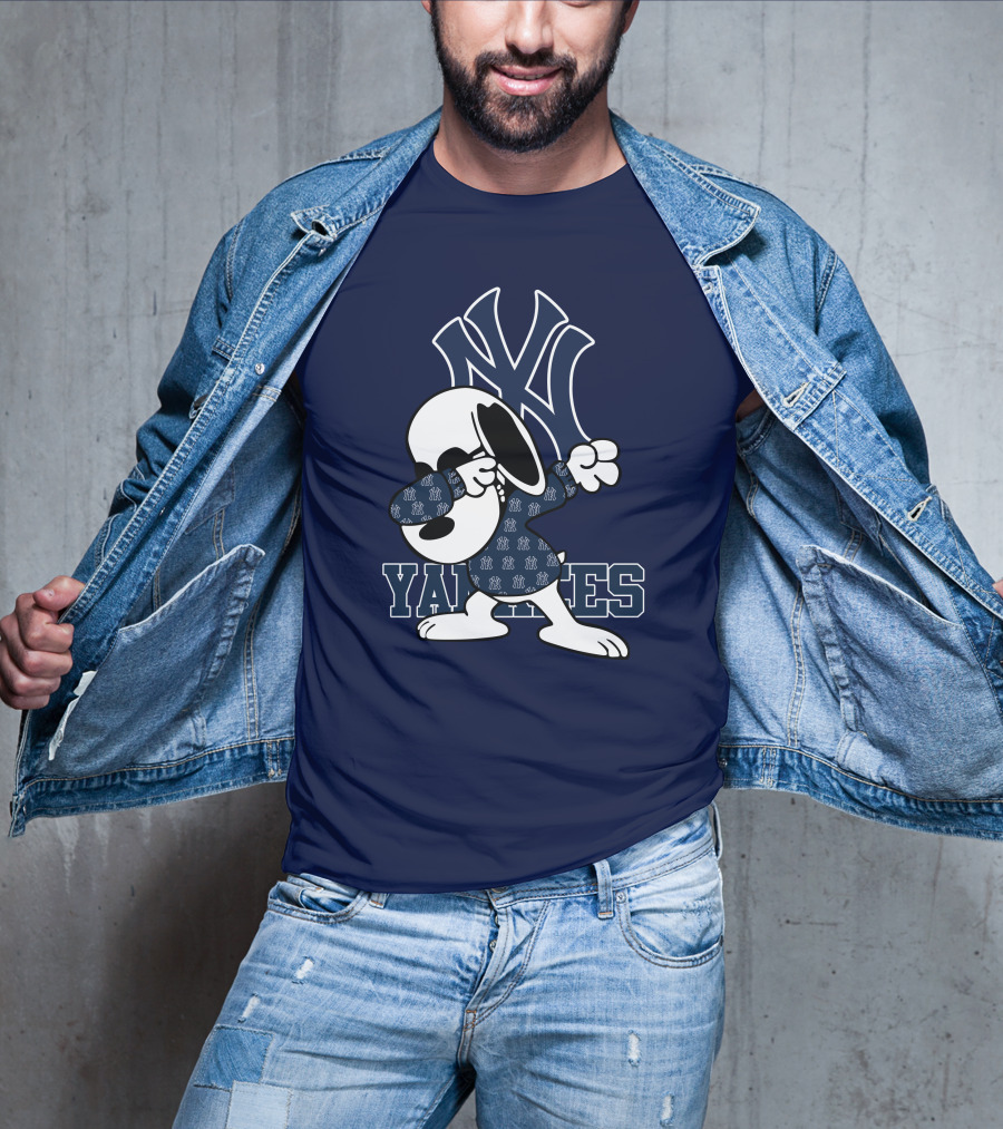 Snoopy Dabbing New York Yankees Logo Yankees T-Shirt