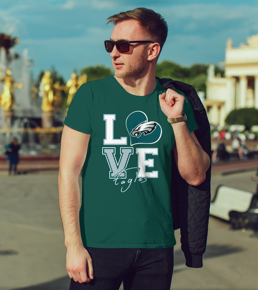 Love Eagles Philadelphia Football Fan T-Shirt