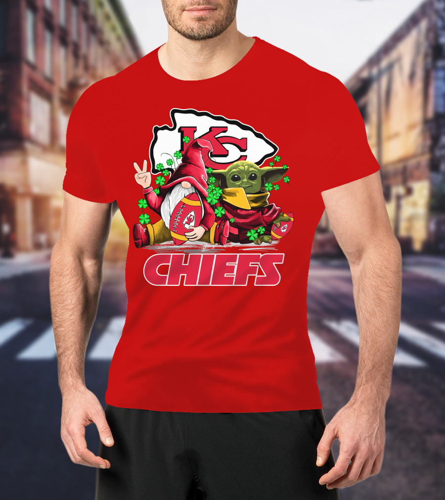 Kansas City Chiefs Leprechauns Gnomes Baby Yoda Hug T-Shirt