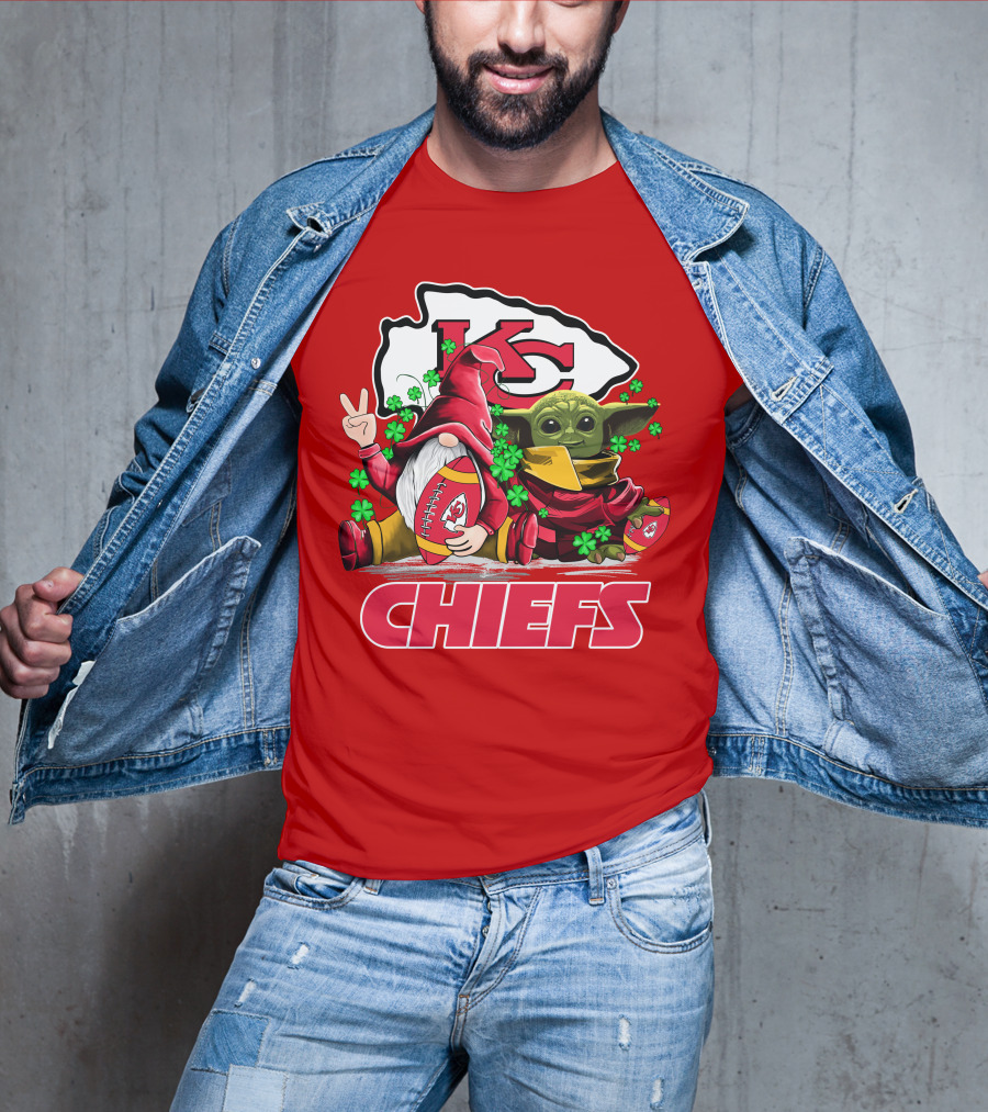 Kansas City Chiefs Leprechauns Gnomes Baby Yoda Hug T-Shirt