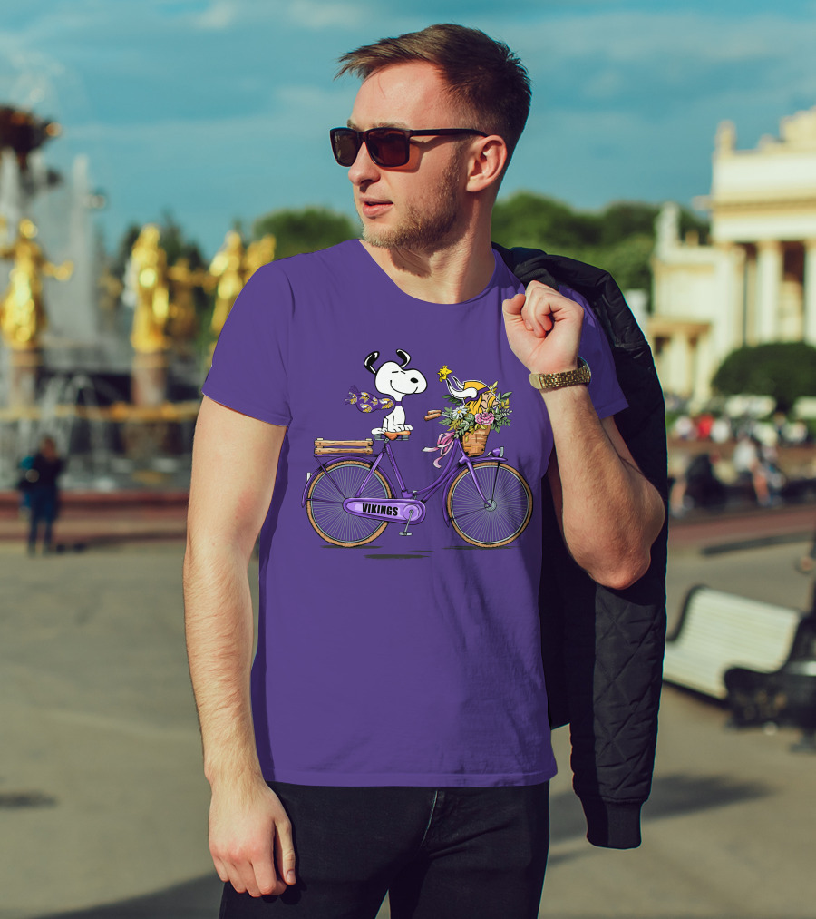 Minnesota Vikings Snoopy Woodstock Bicycle Adventure T-Shirt