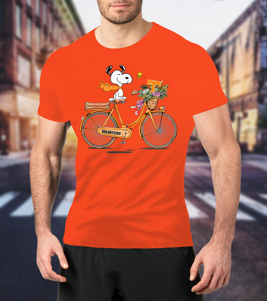 Tennessee Volunteers Snoopy On Bicycle With Flowers And Woodstock T-Shirt