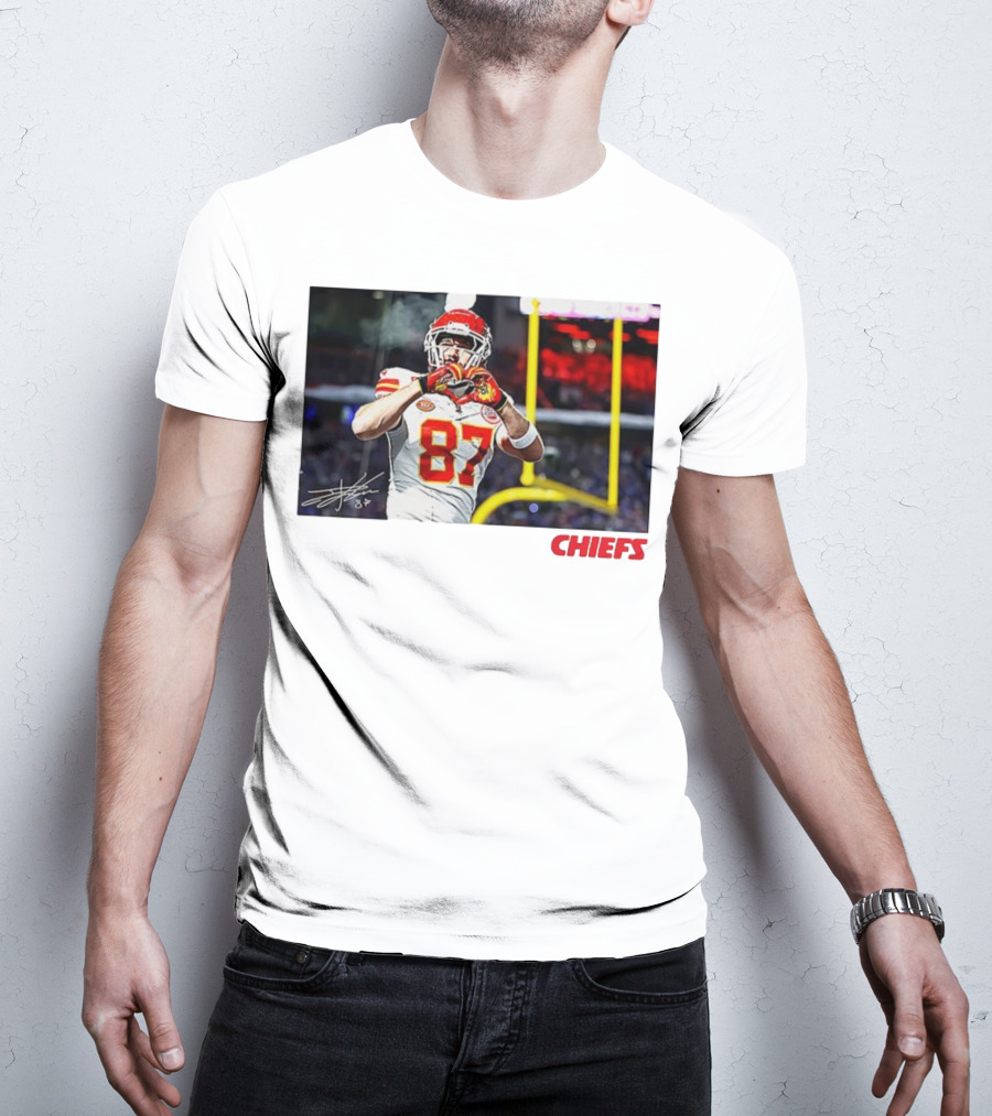 Travis Kelce 87 Kansas City Chiefs Heart Gesture Signature T-Shirt