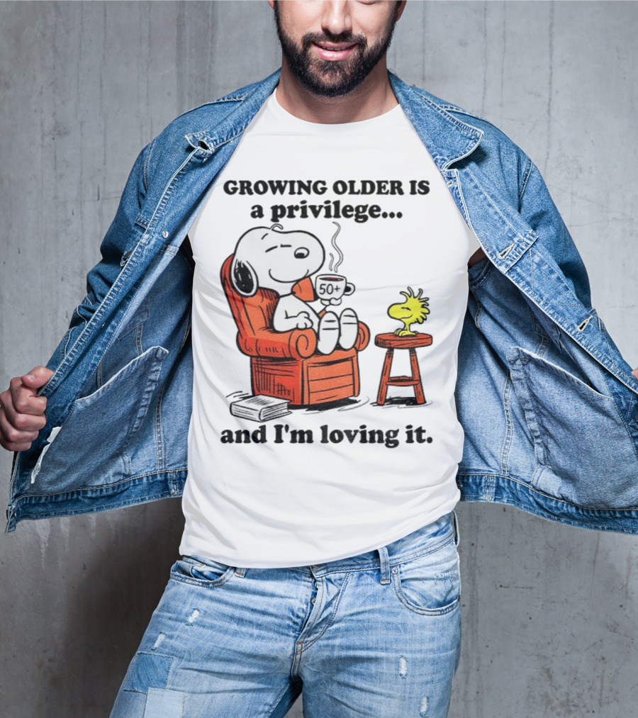 Snoopy And Woodstock Relaxing Growing Older 50+ Privilege And Loving It T-Shirt