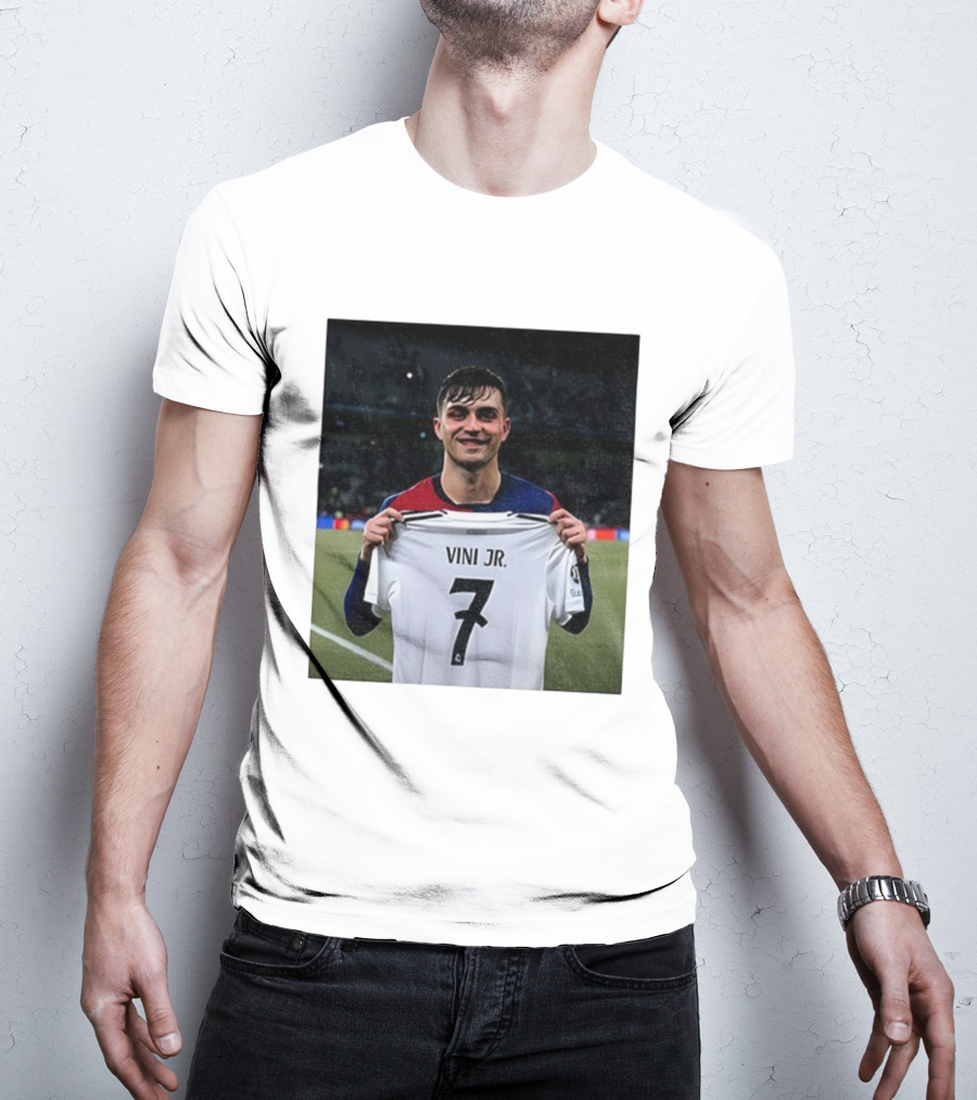 Pedri Holding Vini Jr 7 Jersey La Liga Real Madrid T-Shirt