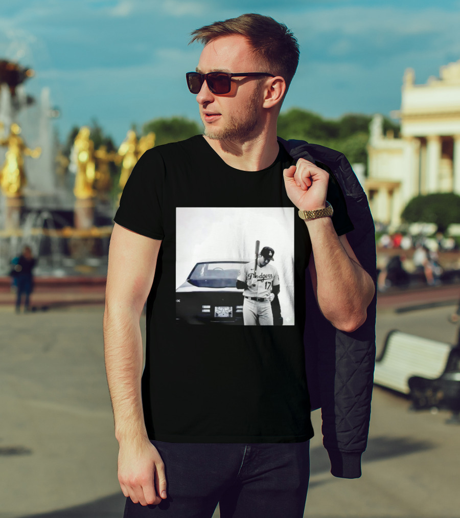 Shohei Ohtani Los Angeles Dodgers Baseball Pose Vintage Car Scene T-Shirt