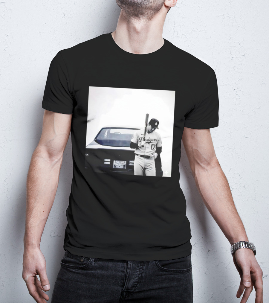 Shohei Ohtani Los Angeles Dodgers Baseball Pose Vintage Car Scene T-Shirt
