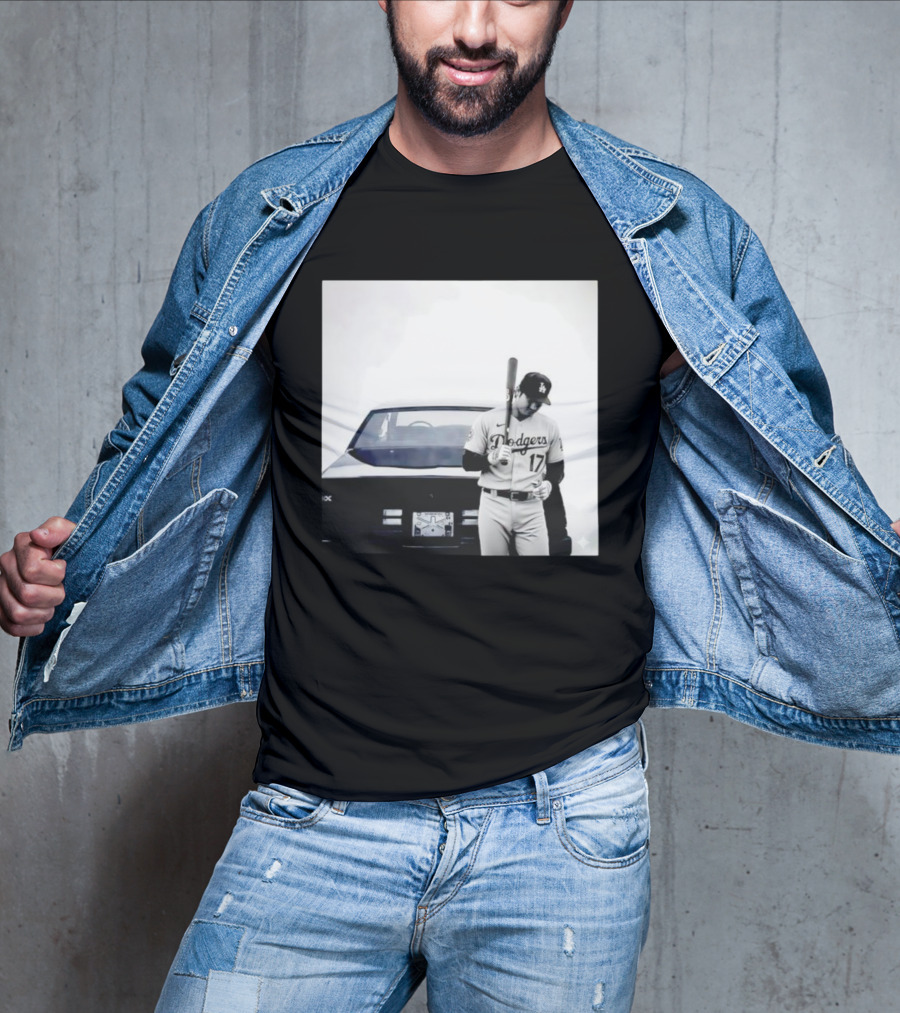 Shohei Ohtani Los Angeles Dodgers Baseball Pose Vintage Car Scene T-Shirt