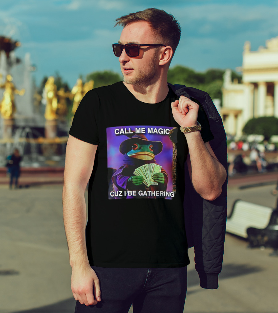 Call Me Magic Cuz I Be Gathering Frog Mage With Money Cards T-Shirt