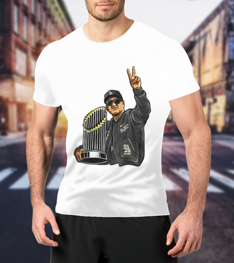 Dave Roberts Los Angeles Dodgers World Series Trophy 2025 Victory Sign T-Shirt