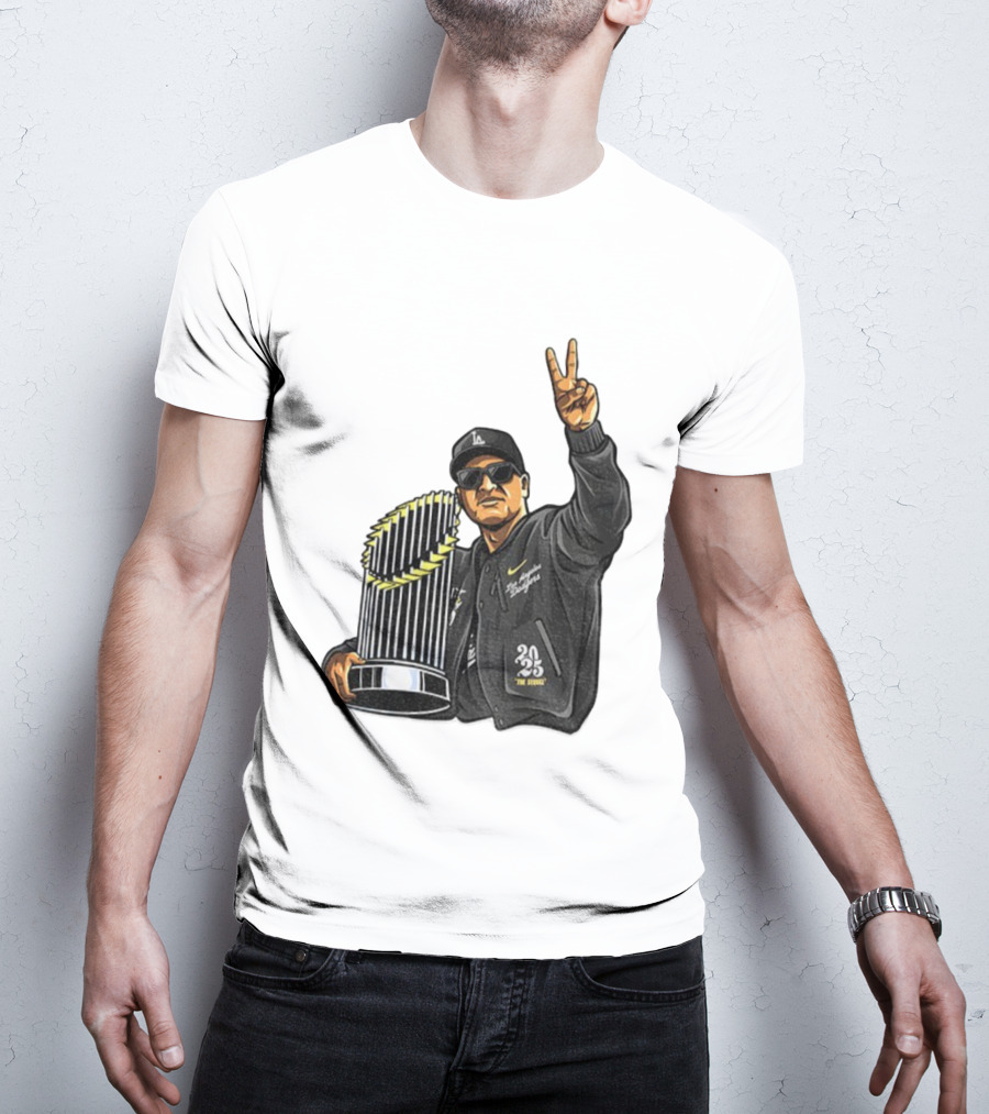 Dave Roberts Los Angeles Dodgers World Series Trophy 2025 Victory Sign T-Shirt