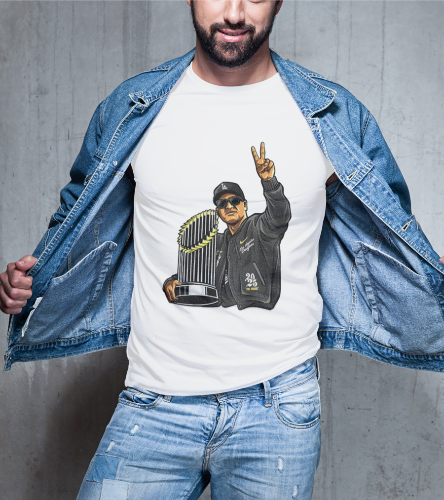 Dave Roberts Los Angeles Dodgers World Series Trophy 2025 Victory Sign T-Shirt