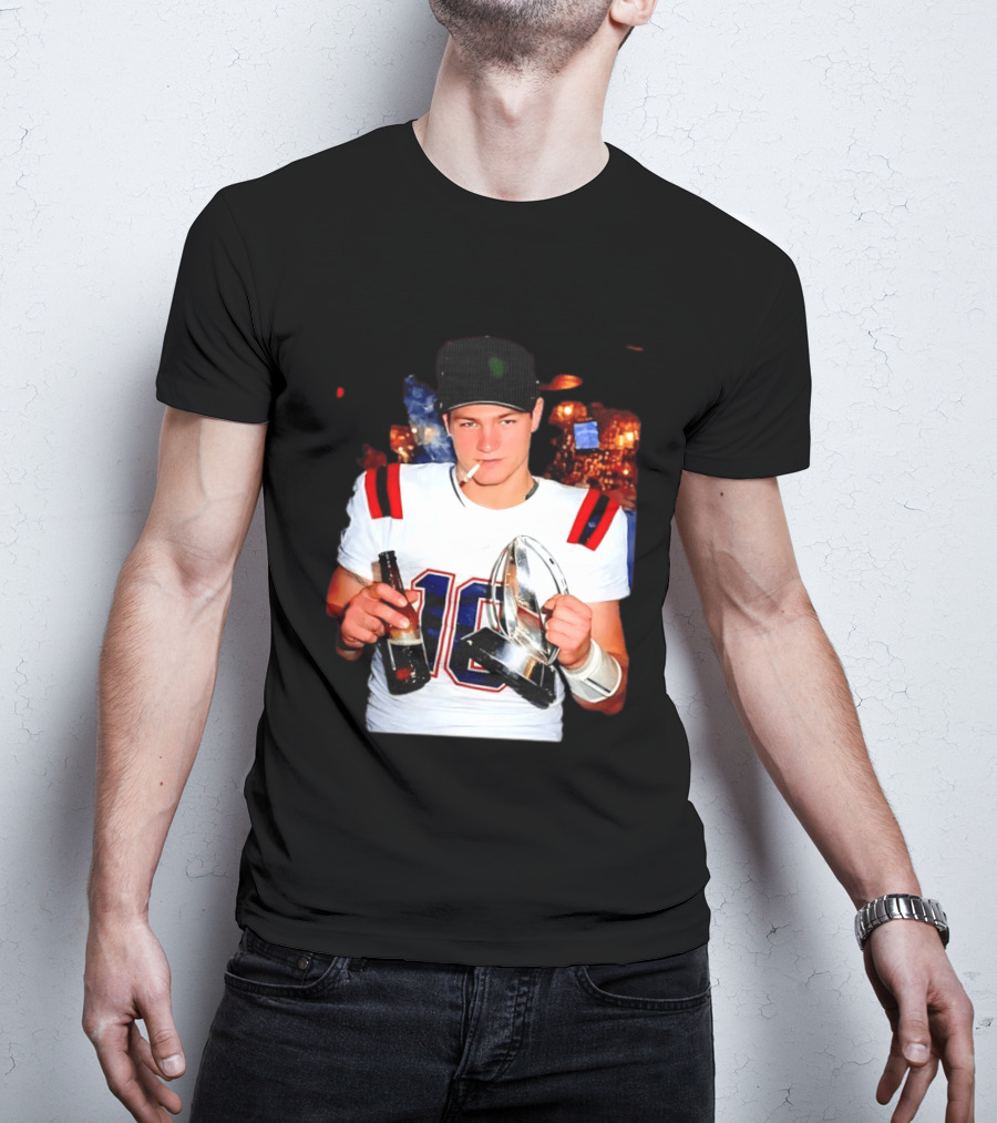 New England Patriots 16 Smoking Beer Trophy T-Shirt
