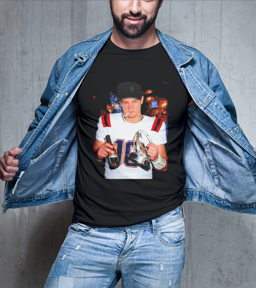 New England Patriots 16 Smoking Beer Trophy T-Shirt