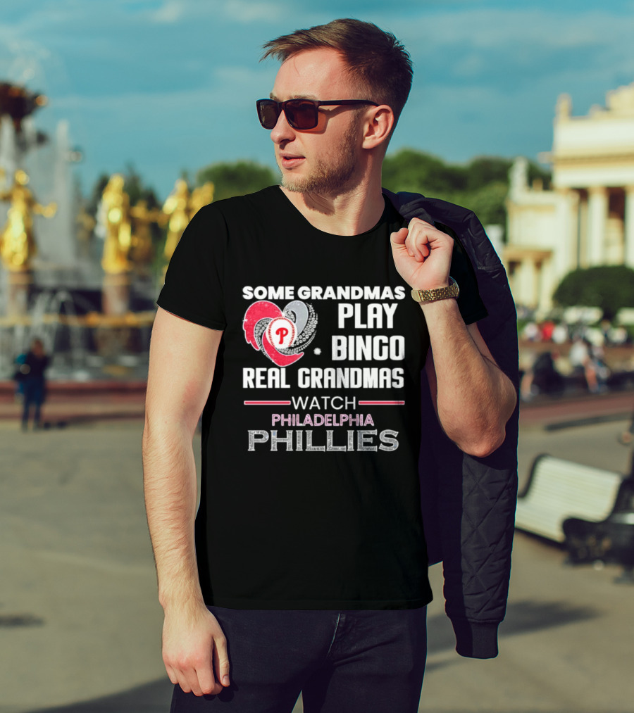 Some Grandmas Play Bingo Real Grandmas Philadelphia Phillies T-Shirt