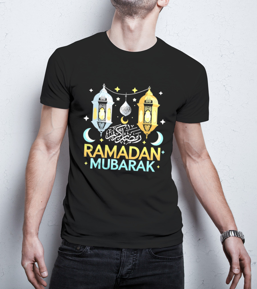 Ramadan Mubarak Arabic Script Lanterns And Crescent Moons T-Shirt