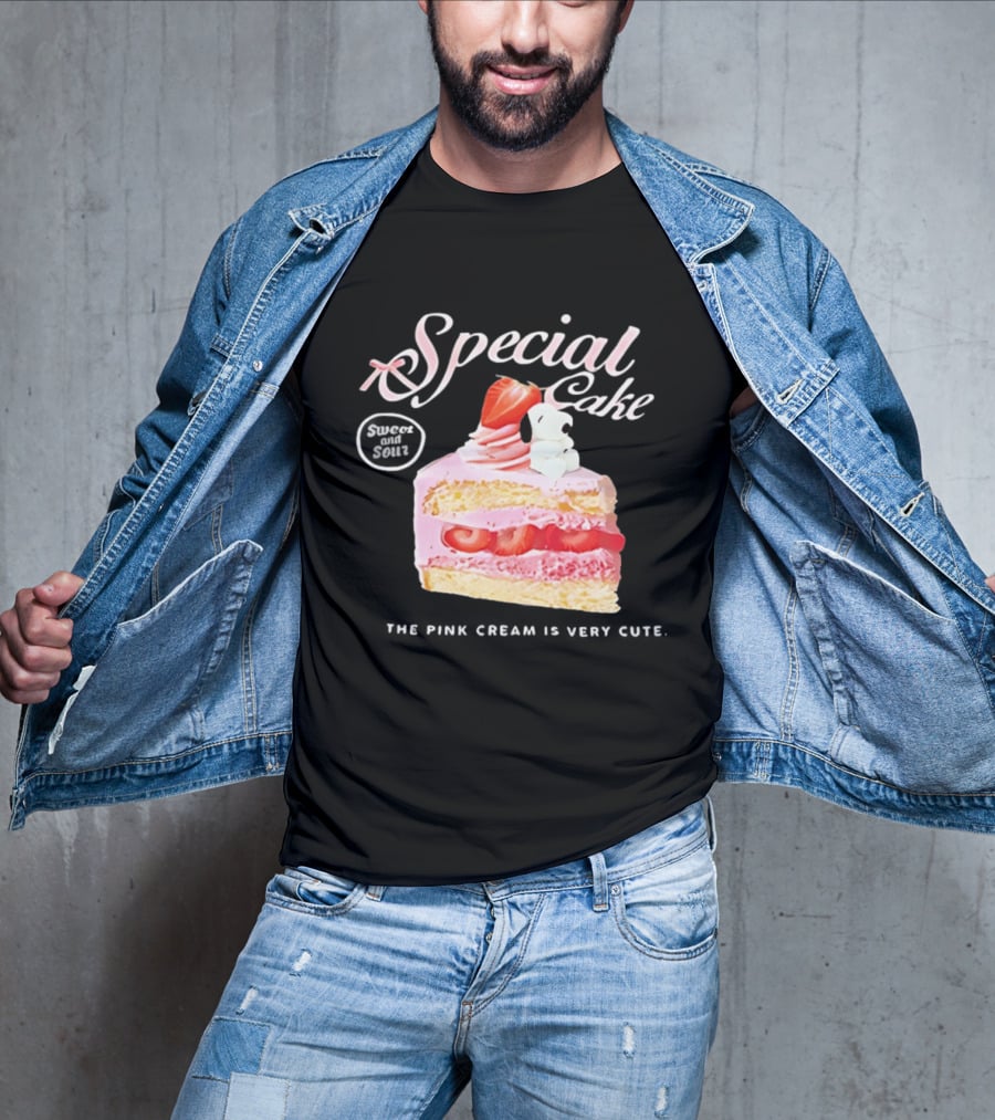 Special Cake Pink Cream With Strawberry And Snoopy T-Shirt