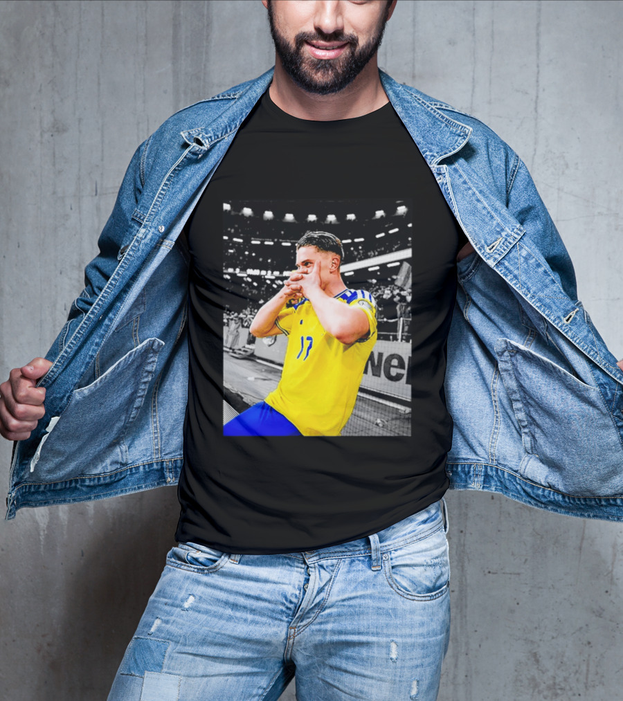 Viktor Gyokeres Sweden Yellow Soccer Jersey Celebration T-Shirt